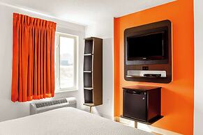 Motel 6 Swift Current, SK