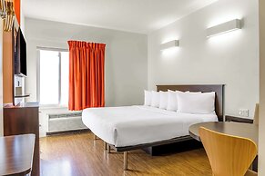 Motel 6 Swift Current, SK