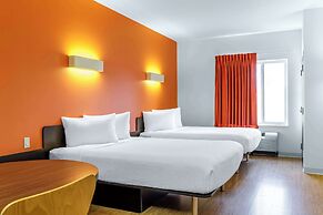 Motel 6 Swift Current, SK