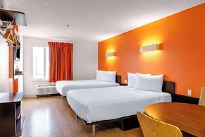 Motel 6 Swift Current, SK