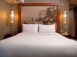 Renaissance Izmir Hotel