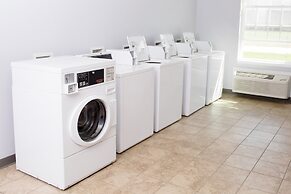 Red Roof Inn & Suites Dickinson