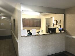 Red Roof Inn & Suites Dickinson