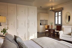 Porto Kea Suites