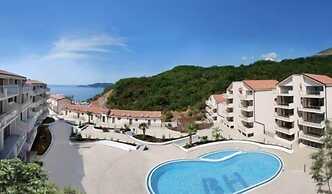 Blue Horizon Apartments