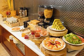 White Lotus Hotel Saigon