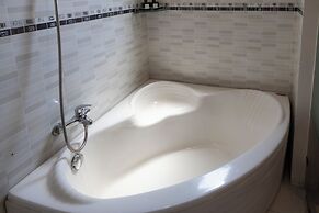 White Lotus Hotel Saigon