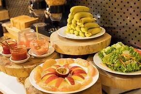 White Lotus Hotel Saigon