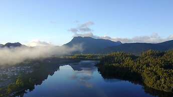 Tullah Lakeside Lodge