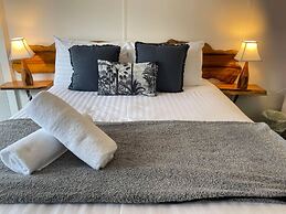 Tullah Lakeside Lodge