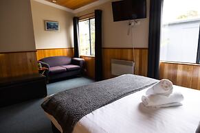 Tullah Lakeside Lodge