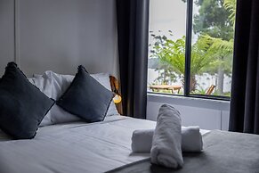 Tullah Lakeside Lodge