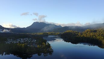 Tullah Lakeside Lodge