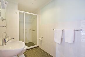 Tullah Lakeside Lodge