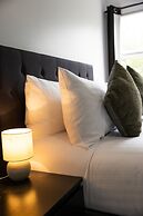 Tullah Lakeside Lodge