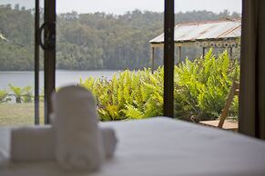 Tullah Lakeside Lodge