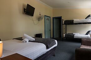 Tullah Lakeside Lodge