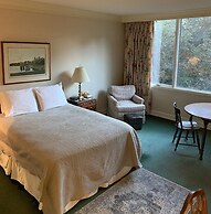 The Inn at Houndslake