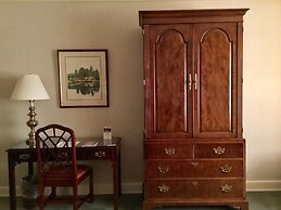 The Inn at Houndslake