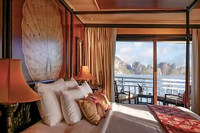 Heritage Line Violet cruise – Ha Long Bay & Lan Ha Bay
