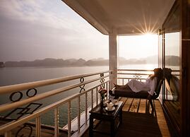 Heritage Line Violet cruise – Ha Long Bay & Lan Ha Bay
