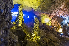 Heritage Line Violet cruise – Ha Long Bay & Lan Ha Bay