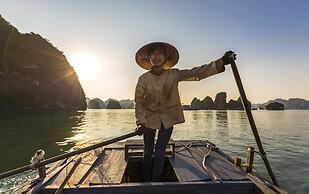 Heritage Line Violet cruise – Ha Long Bay & Lan Ha Bay