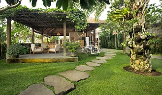 Villa Kayu Lama