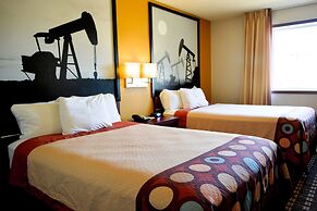 Super 8 by Wyndham Fox Creek