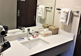 Super 8 by Wyndham Fox Creek