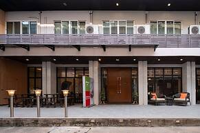 iCheck inn Gems Center Silom