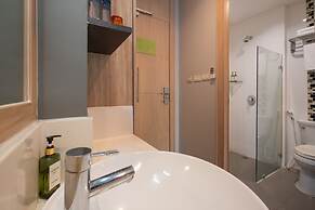 iCheck inn Gems Center Silom