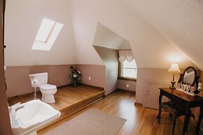 The Inn at Ragged Edge