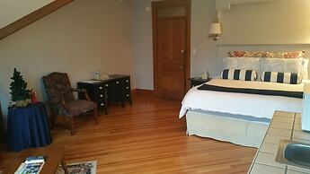 The Inn at Ragged Edge