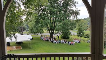 The Inn at Ragged Edge