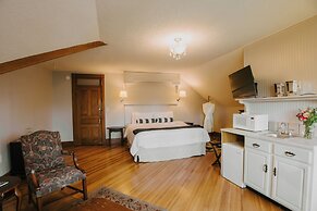 The Inn at Ragged Edge