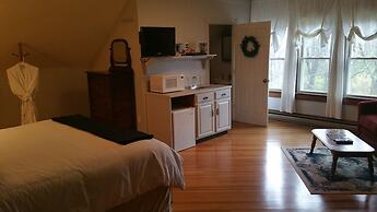 The Inn at Ragged Edge