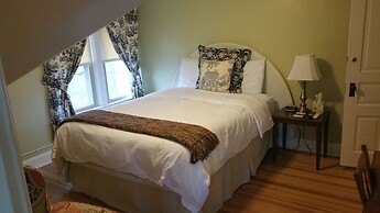 The Inn at Ragged Edge