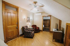 The Inn at Ragged Edge