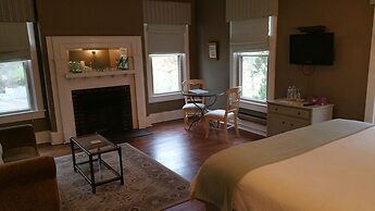 The Inn at Ragged Edge