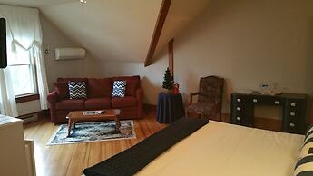 The Inn at Ragged Edge