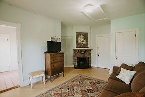 The Inn at Ragged Edge
