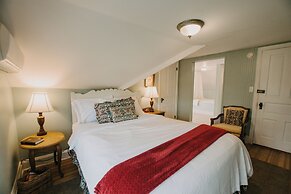 The Inn at Ragged Edge