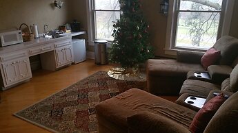 The Inn at Ragged Edge