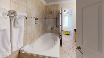 Holiday Inn Resort Grand Cayman by IHG