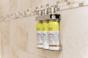 Holiday Inn Resort Grand Cayman by IHG