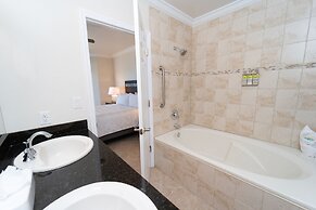 Holiday Inn Resort Grand Cayman by IHG