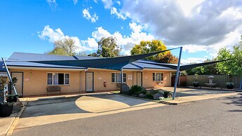 Edward Parry Motel & Apartments