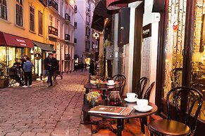 Meroddi Galata Mansion