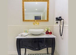 Meroddi Galata Mansion